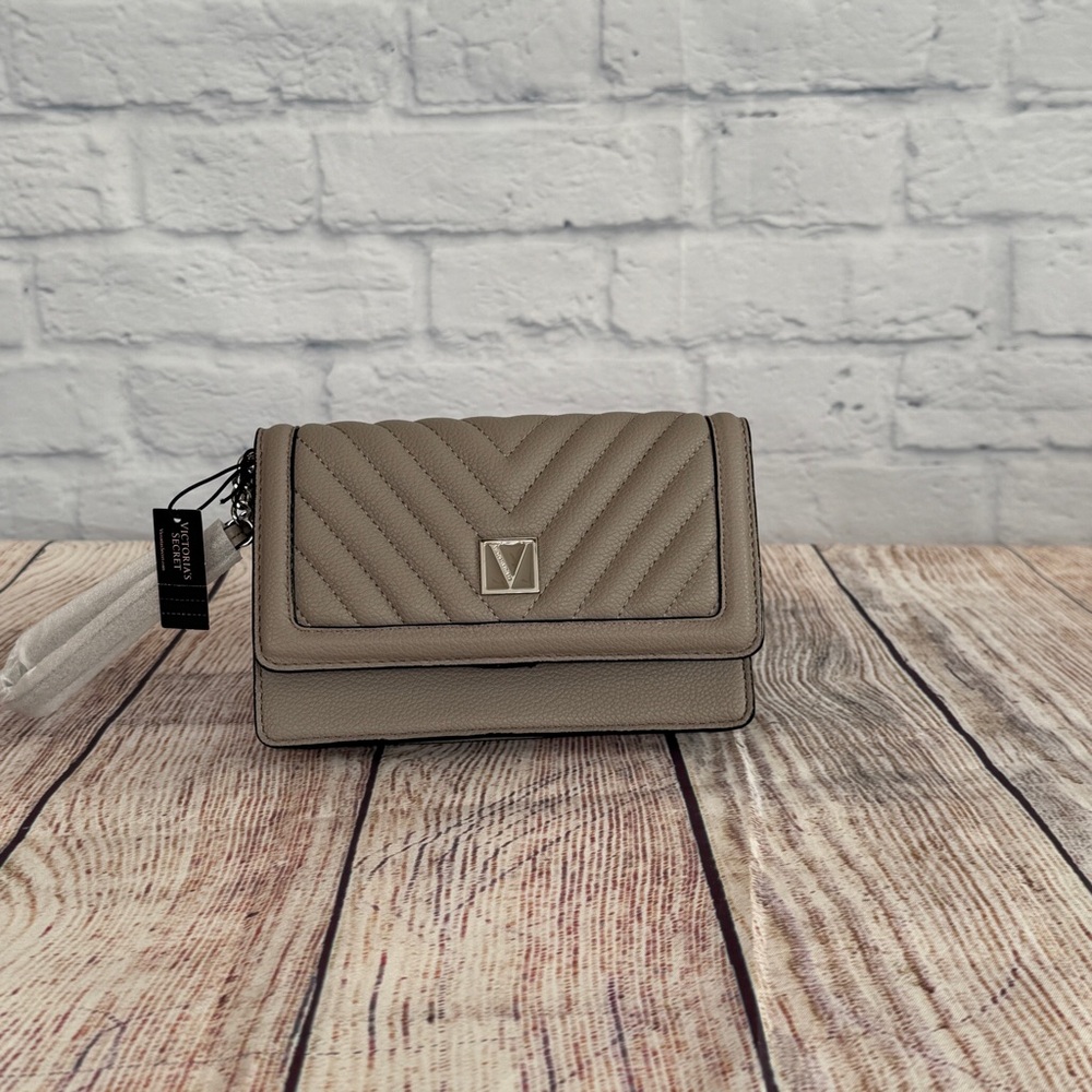 New Victoria's Secret Quilted Tech Clutch Gray